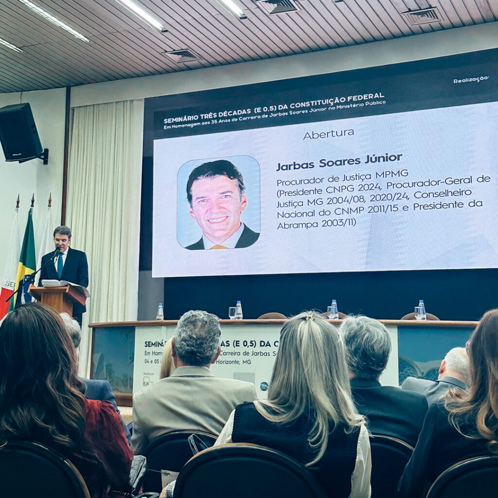 Participação no Seminário em Homenagem aos 35 Anos de Carreira de Jarbas Soares Júnior